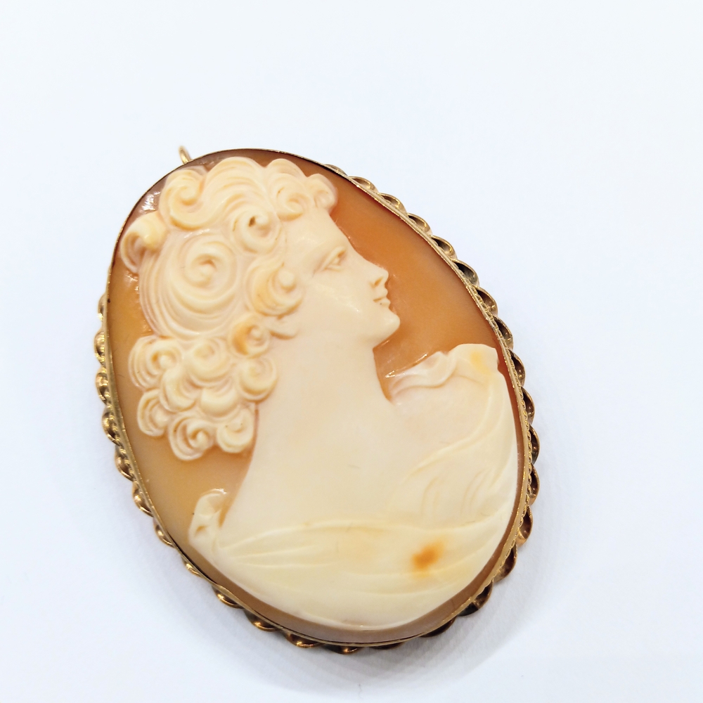 Vintage 10K Gold Frame Genuine Carved Shell Cameo Brooch Pendant
